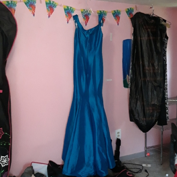 Formal/Cocktail/Prom - Picture 2 of 2